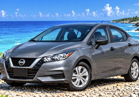 Nissan Versa sedan Automatic R